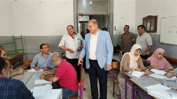 مدير “تعليم المنوفية” يتابع أعمال تقدير درجات الشهادة الإعدادية