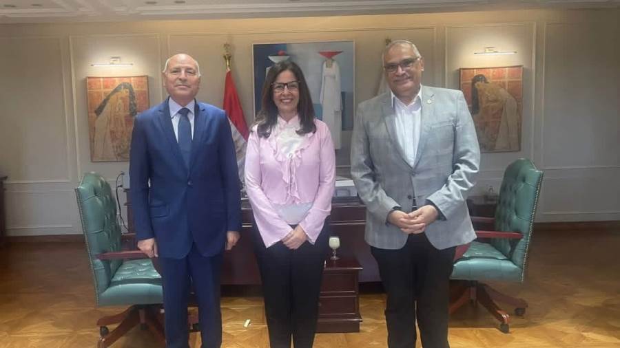 مسارح “الطليعة والعرائس” .. محور لقاء وزيرة الثقافة بمحافظ القاهرة