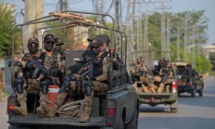 مصرع وإصابة 10 أشخاص إثر انفجار مزدوج في شمال غرب باكستان