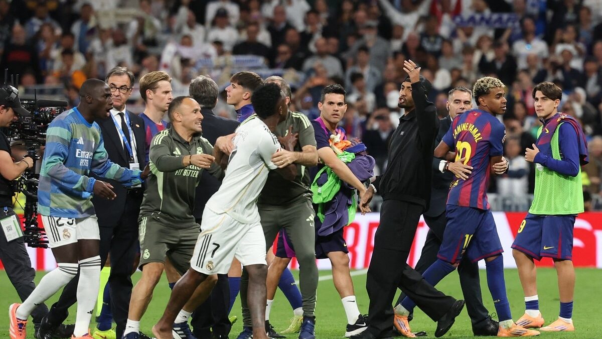 منافسة مدريدية جديدة تهدد صفقة برشلونة الدفاعية