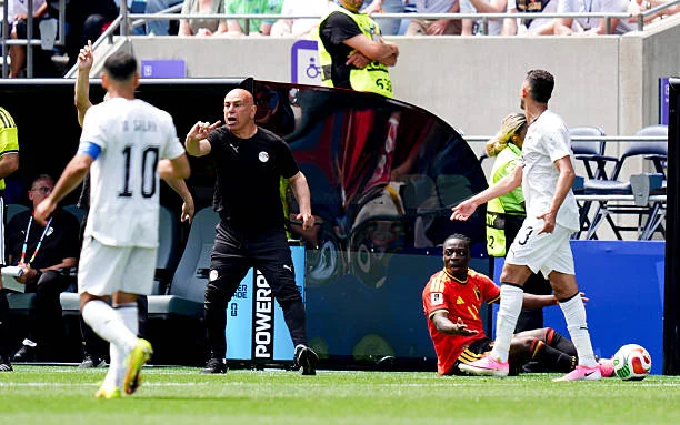 منسق المنتخب يكشف كواليس حديث حسام حسن مع الحكم