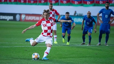 مودريتش يقود وسط كرواتيا أمام إنجلترا في كأس العالم