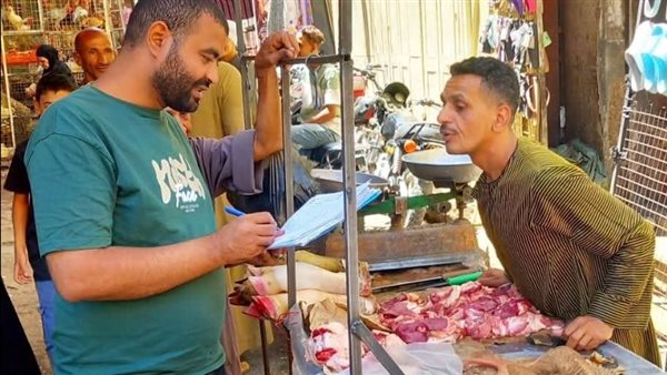 «مياه الأقصر» تنفذ استطلاع رأي للمواطنين بمنطقتي «أبو الجود» و«سوق الصنايع».. صور