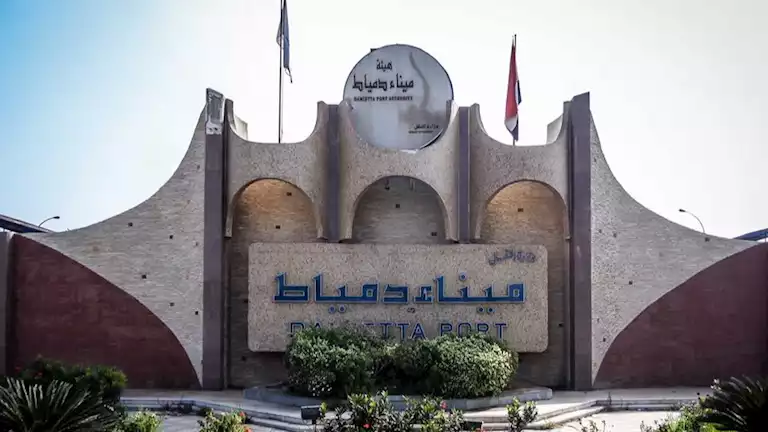 ميناء دمياط يستقبل 13 سفينة ويغادره 17 خلال 24 ساعة