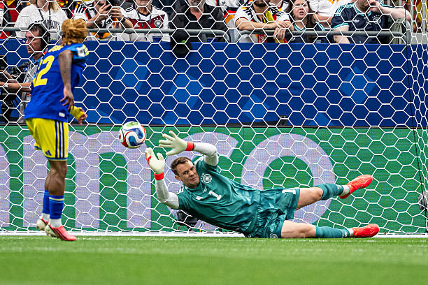نوير : لا يمكن إجراء مقارانات بين المنتخب الألماني الحالي والفائز بمونديال 2014