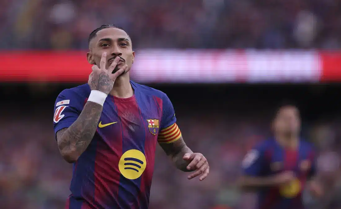 هل يرحل عن برشلونة؟.. موقف رافينيا من عروض السعودية