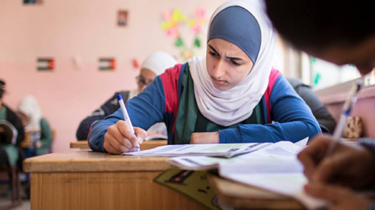 هيئة الاعلام تصدر تعميما لتنظيم التصوير والمقابلات الصحفية امام قاعات التوجيهي