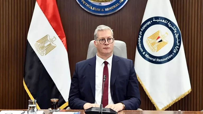 وزارة البترول و”إيني” تبحثان إضافة إنتاج جديد من الغاز قبل نهاية يونيو