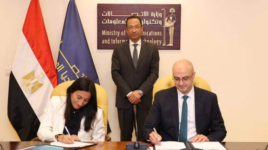 وزير الاتصالات يشهد مراسم منح شركة حسن علام للبنية الرقمية ترخيصًا لإنشاء وتشغيل مراكز البيانات وتقديم خدمات الحوسبة السحابية