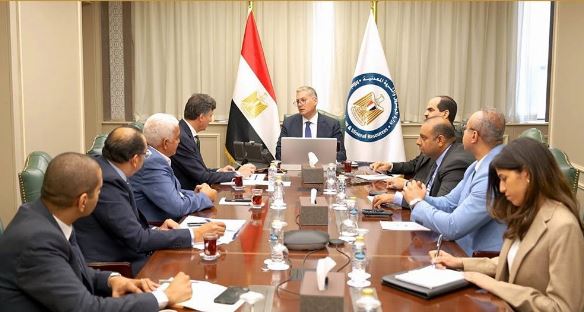 وزير البترول يبحث مع إيني الإيطالية خطط زيادة إنتاج الغاز وحفر آبار جديدة