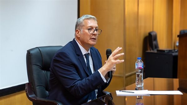 وزير البترول يبحث مع إيني الإيطالية خطط زيادة انتاج الغاز وحفر آبار جديدة