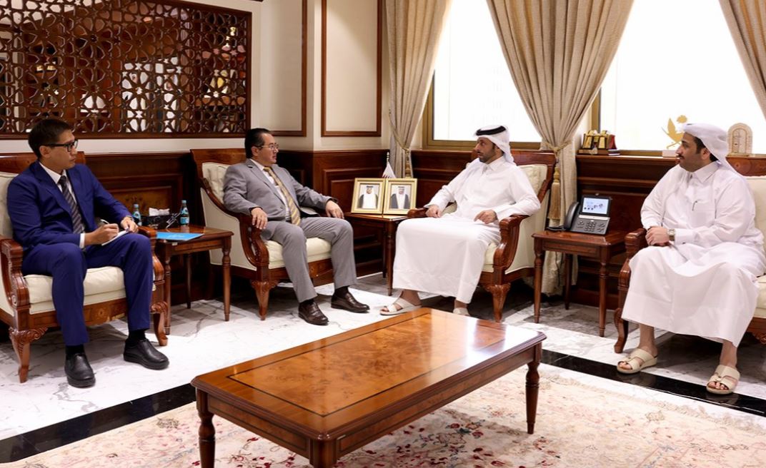 وزير البلدية يجتمع مع سفير كازاخستان