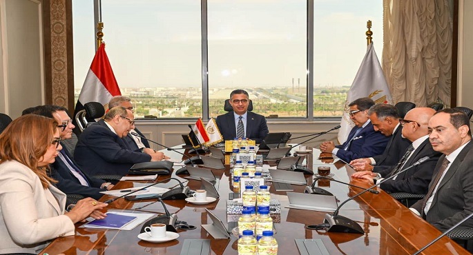 وزير التموين يبحث تنفيذ مشروع “كارى أون” وتطوير المنافذ التموينية