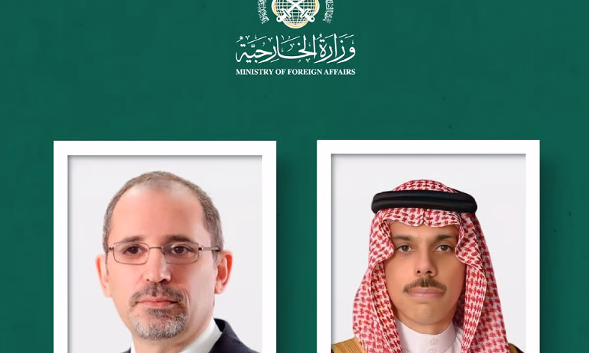وزير الخارجية ونظيره الأردني يستعرضان مستجدات الأوضاع بالمنطقة