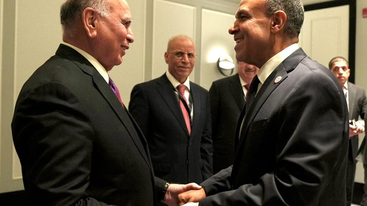 وزير الخارجية ونظيره العراقي يبحثان تعزيز التعاون الثنائي والتطورات الإقليمية