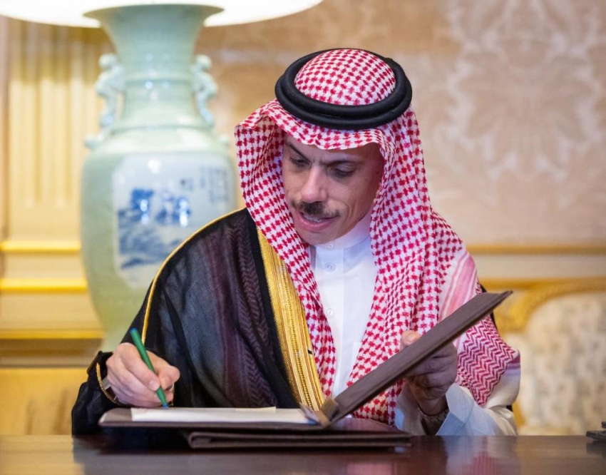 وزير الخارجية ووزير خارجية البرتغال يوقعان اتفاقية الإعفاء المتبادل من التأشيرات لحاملي الجوازات الدبلوماسية والخاصة