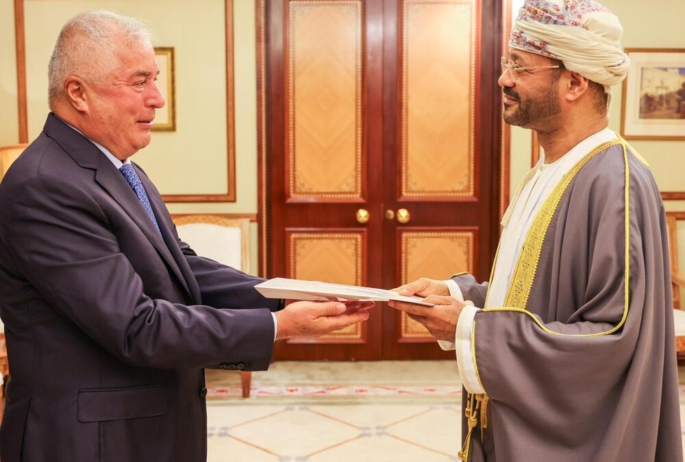وزير الخارجية يتسلّم نسخة من أوراق اعتماد السفير الطاجيكي