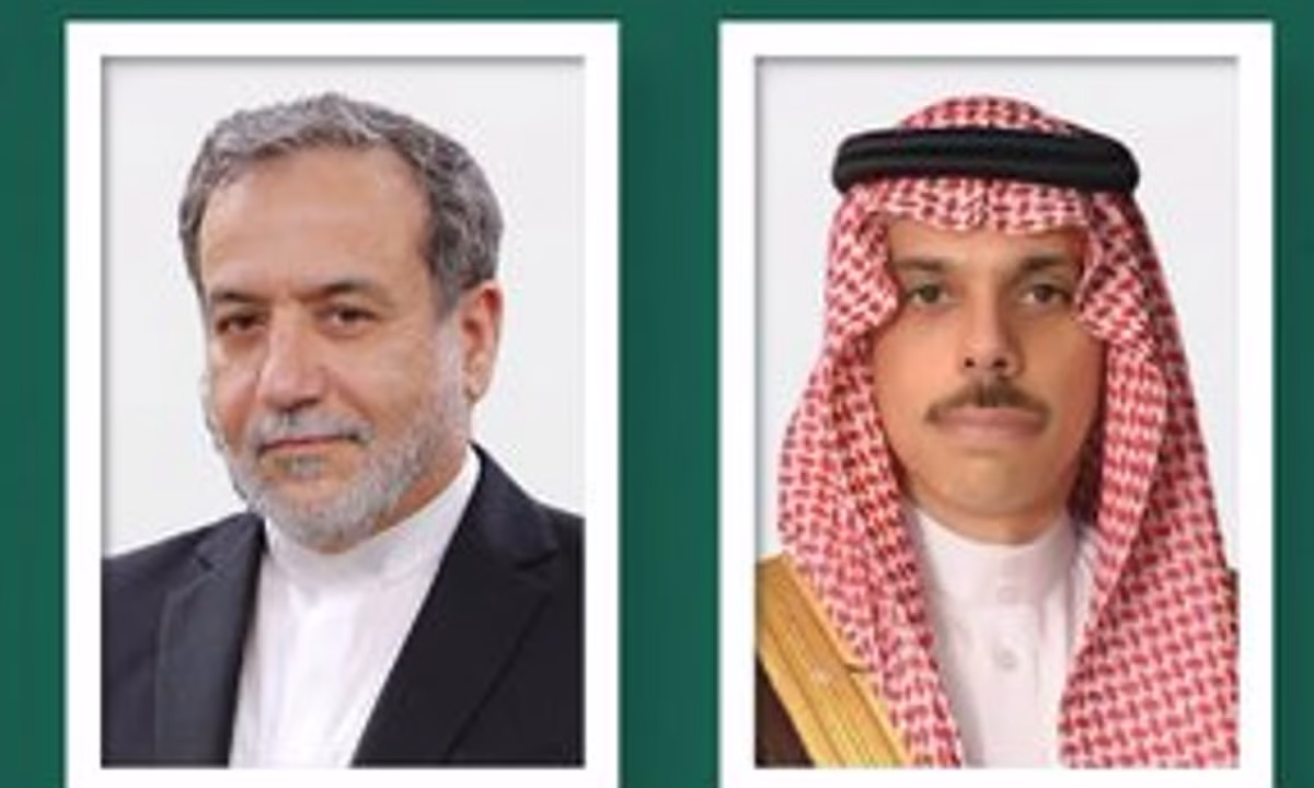 وزير الخارجية يتلقى اتصالًا هاتفيًا من نظيره الإيراني ويستعرض مستجدات الأوضاع الإقليمية