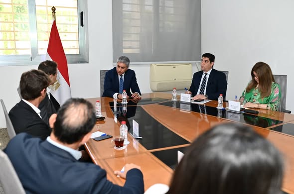 وزير السياحة يبحث مع “مصر إيطاليا العقارية” التوسع في الاستثمار الفندقي