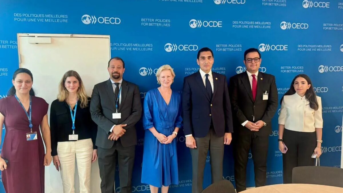 وزير الشباب والرياضة يزور مقر منظمة التعاون الاقتصادي والتنمية OECD بباريس ويستعرض برامج التعاون المشترك