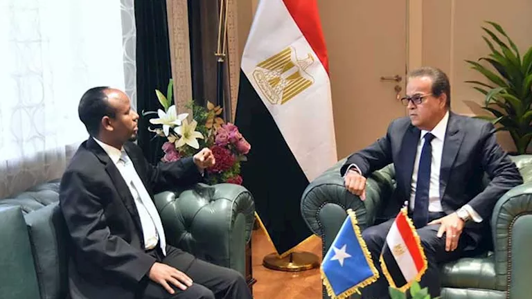 وزير الصحة يبحث مع نظيره الصومالي تعزيز التعاون الثنائي