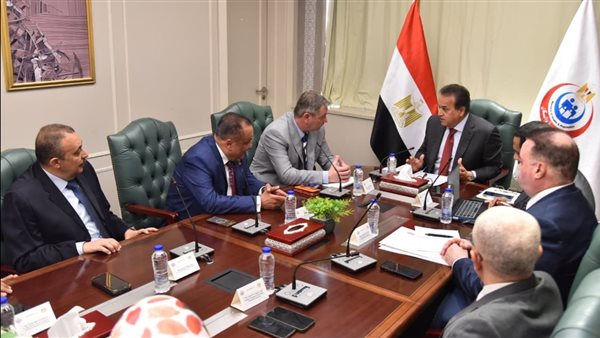 وزير الصحة يبحث نقل التكنولوجيا العالمية لتصنيع كواشف فصائل الدم في مصر