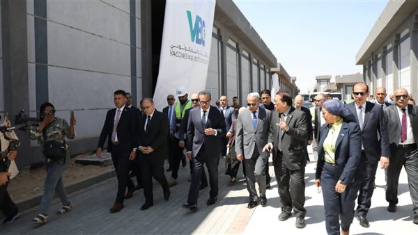 وزير الصحة يتفقد «مدينة اللقاحات والبيوتكنولوجي».. تعرف عليها