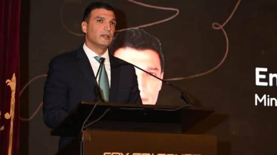 وزير الصناعة يشهد توقيع اتفاقية بين مجموعة عز العرب السويدي للاستثمار الصناعي وشركة (ROX Motor) العالمية
