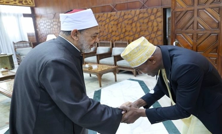 وزير خارجية جزر القمر يبعث رسالة شكر للإمام الأكبر ويدعوه لزيارة بلاده