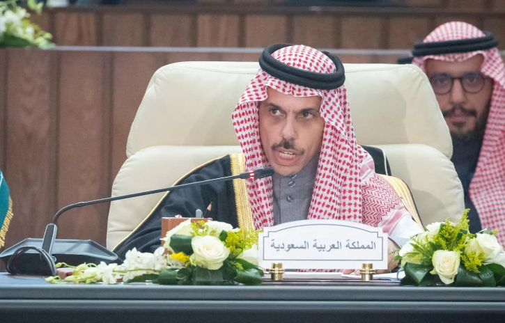 وزيرا خارجية المملكة وإيران يؤكدان تعزيز استقرار المنطقة هاتفيًا