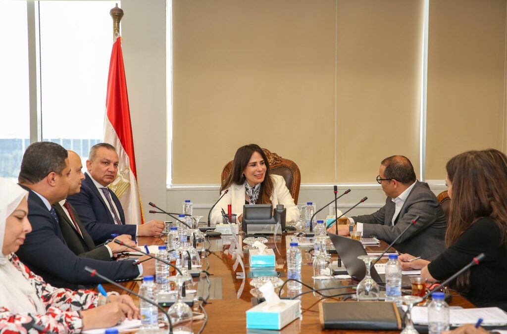 وزيرة الإسكان تبحث مع الكازار للتطوير العقاري إنشاء مشروع «أوت ليت» بشرق القاهرة