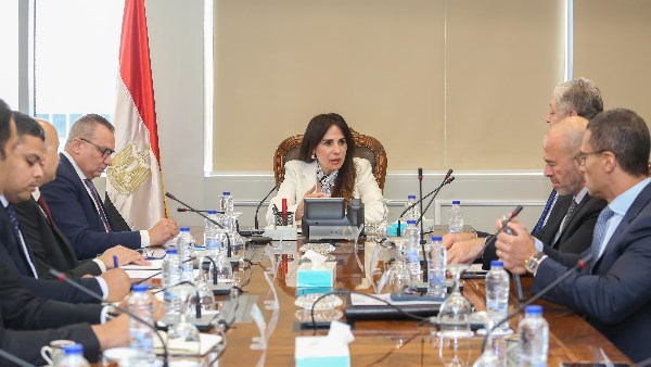 وزيرة الإسكان تتابع تسليمات منطقة الأعمال المركزية بالعاصمة الجديدة وموقف أبراج العلمين