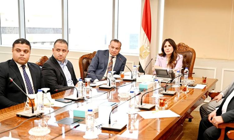 وزيرة الإسكان تتابع تنفيذ محوري عمر سليمان ومحمد نجيب وموقع التجلي الأعظم