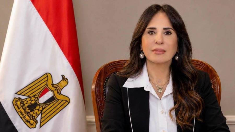 وزيرة الإسكان تتابع مستجدات ملف توفيق الأوضاع بالأراضي المضافة بمدينتي العبور الجديدة والشروق