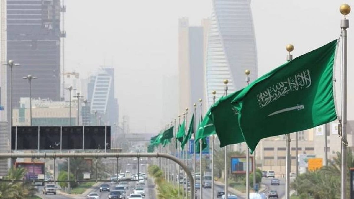 أمطار رعدية ورياح نشطة في عدة مناطق بالسعودية اليوم