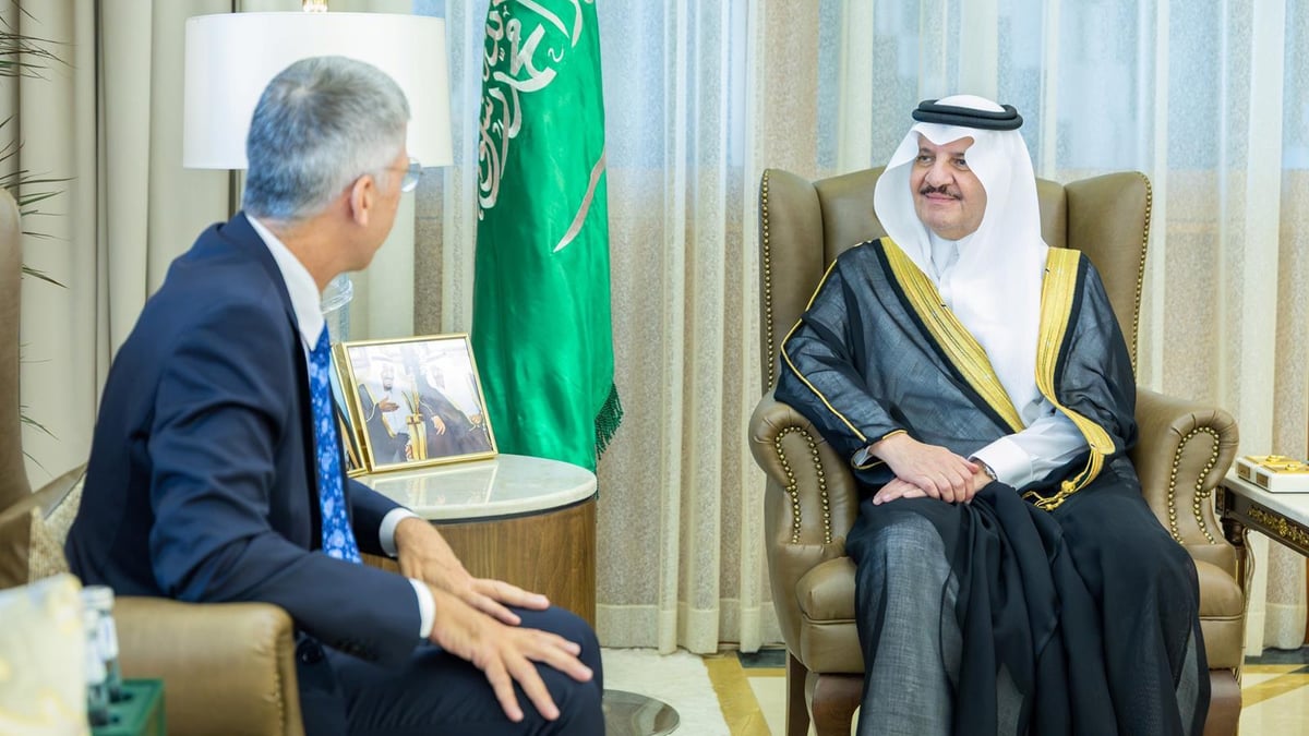 أمير الشرقية يستقبل سفير قبرص في الدمام