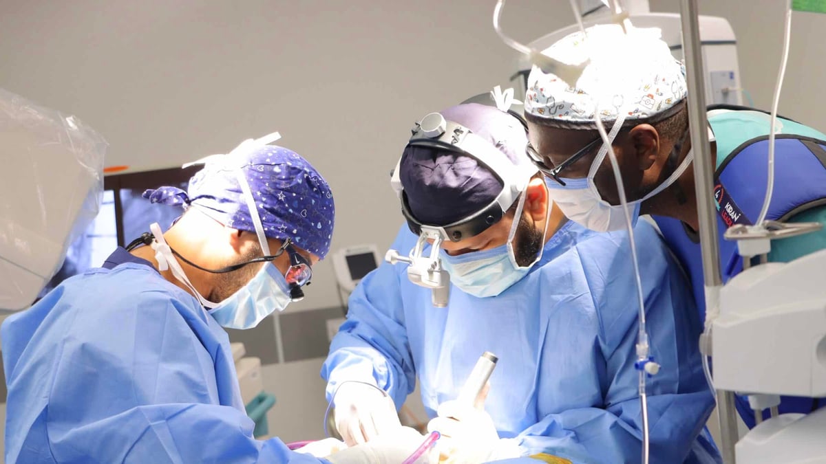 أول جراحة لاستئصال ورم داخل الحبل الشوكي في جامعة القصيم