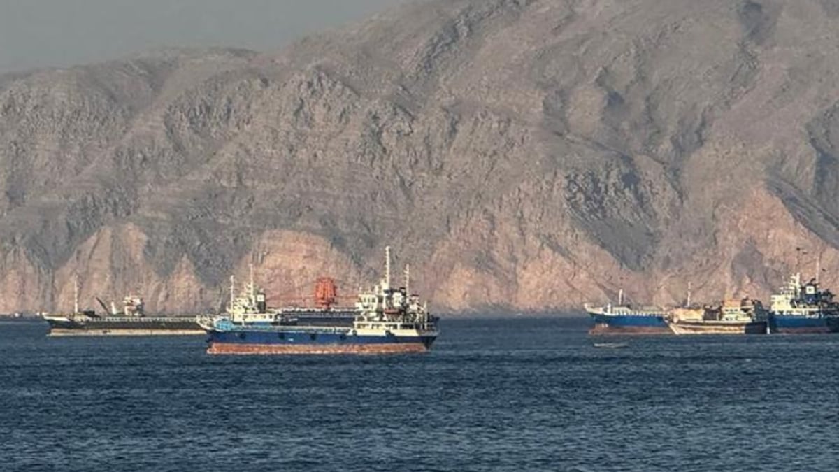 إنقاذ 23 فردًا من طاقم سفينة تجارية في عمان