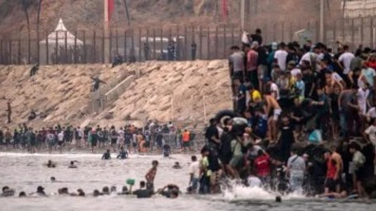إيطاليا توقف العمل بنظام شينجن مع إسبانيا