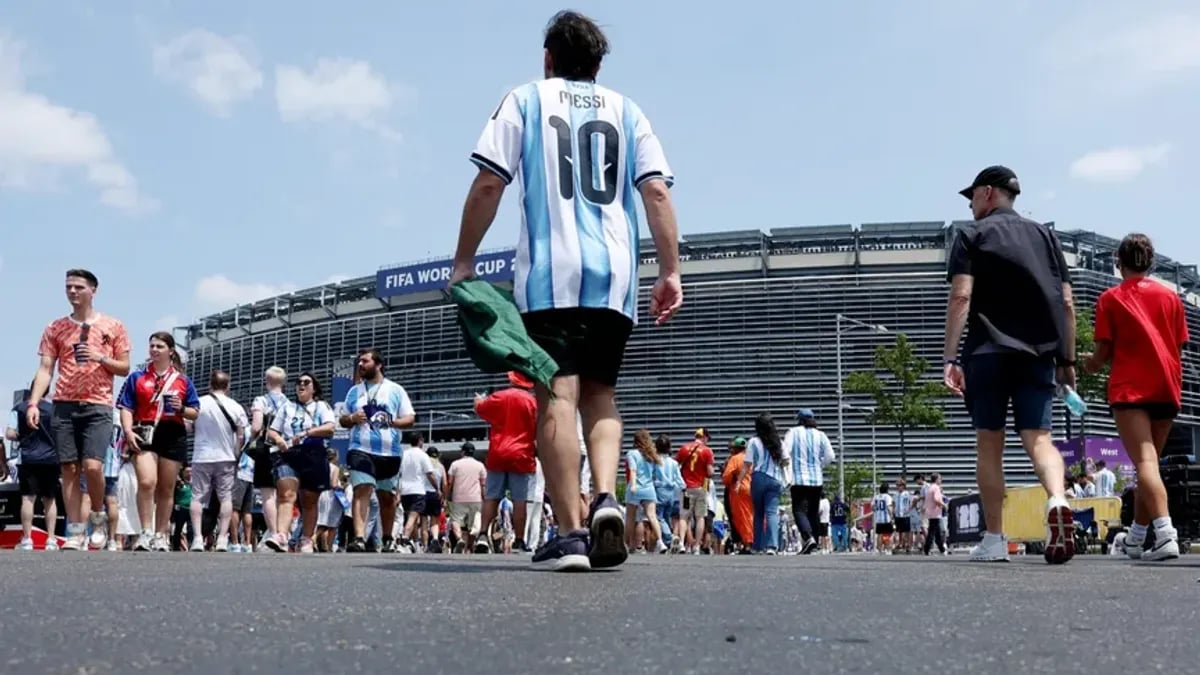 ازدحام وفوضى أمام ملعب نهائي كأس العالم 2026