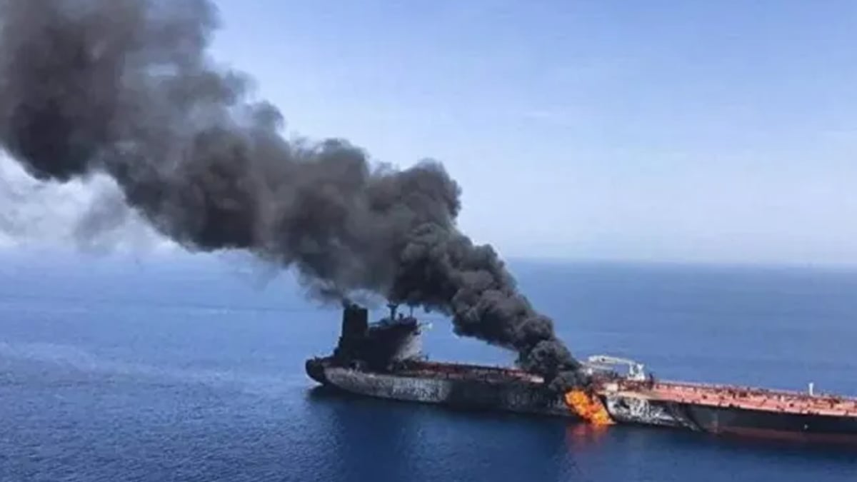استهداف ناقلة نفط في مضيق هرمز بمقذوف مجهول