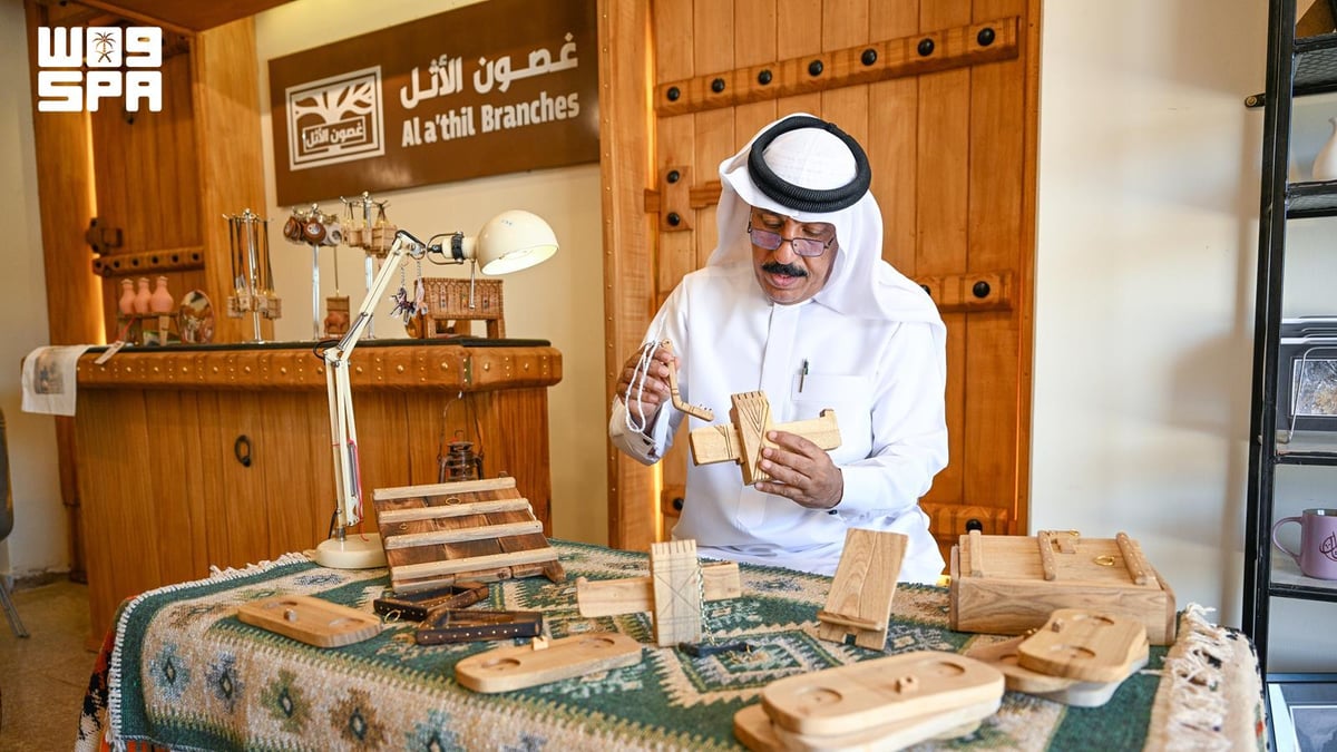 الأبواب النجدية بسوق حائل الشعبي تحافظ على التراث المعماري التقليدي