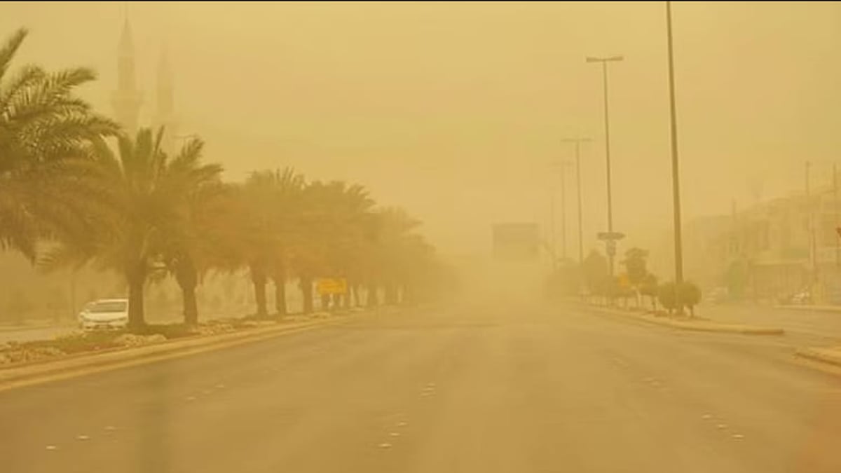 الأرصاد تحذر من عوالق ترابية تؤثر على رؤية الباحة
