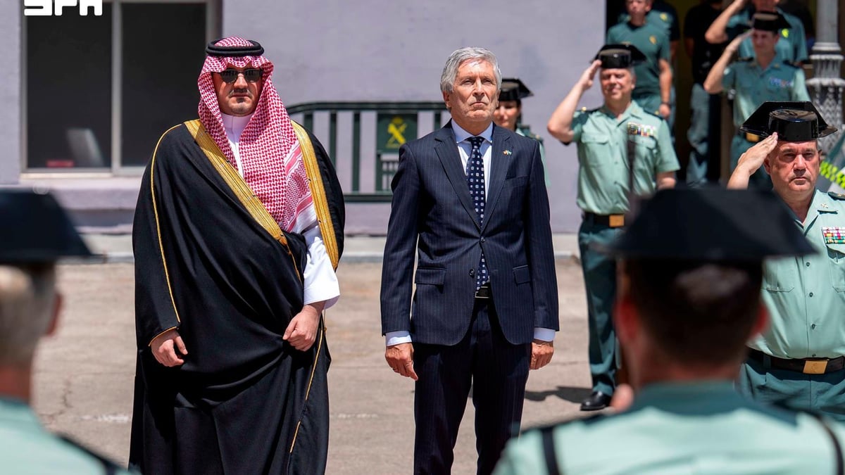 الأمير عبدالعزيز بن سعود يزور الحرس المدني الإسباني في مدريد