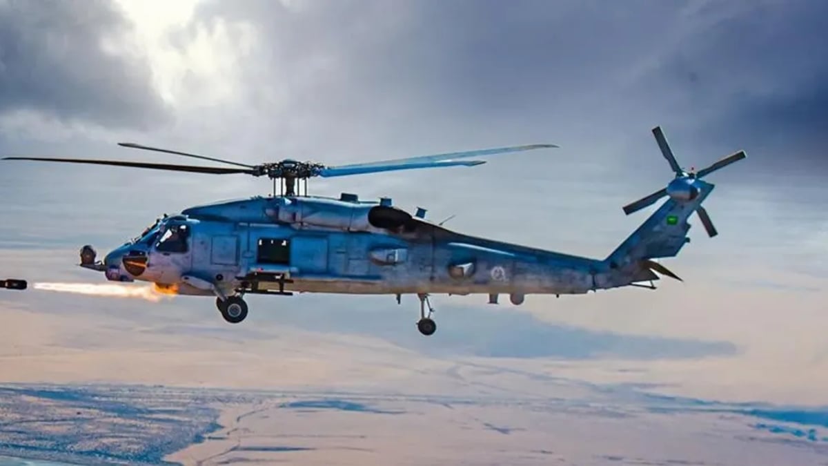 البحرية الأمريكية تحتفل بتجاوز «MH-60R» السعودية 10 آلاف ساعة طيران