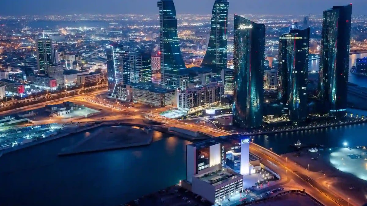 البحرين تطلق صافرات الإنذار وتحث السكان على اتخاذ احتياطات أمنية