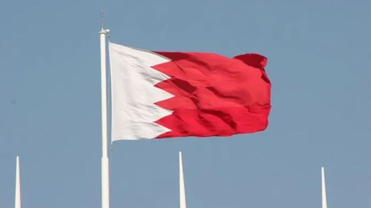 البحرين تطلق صافرات الإنذار وتدعو المواطنين للبحث عن أماكن آمنة