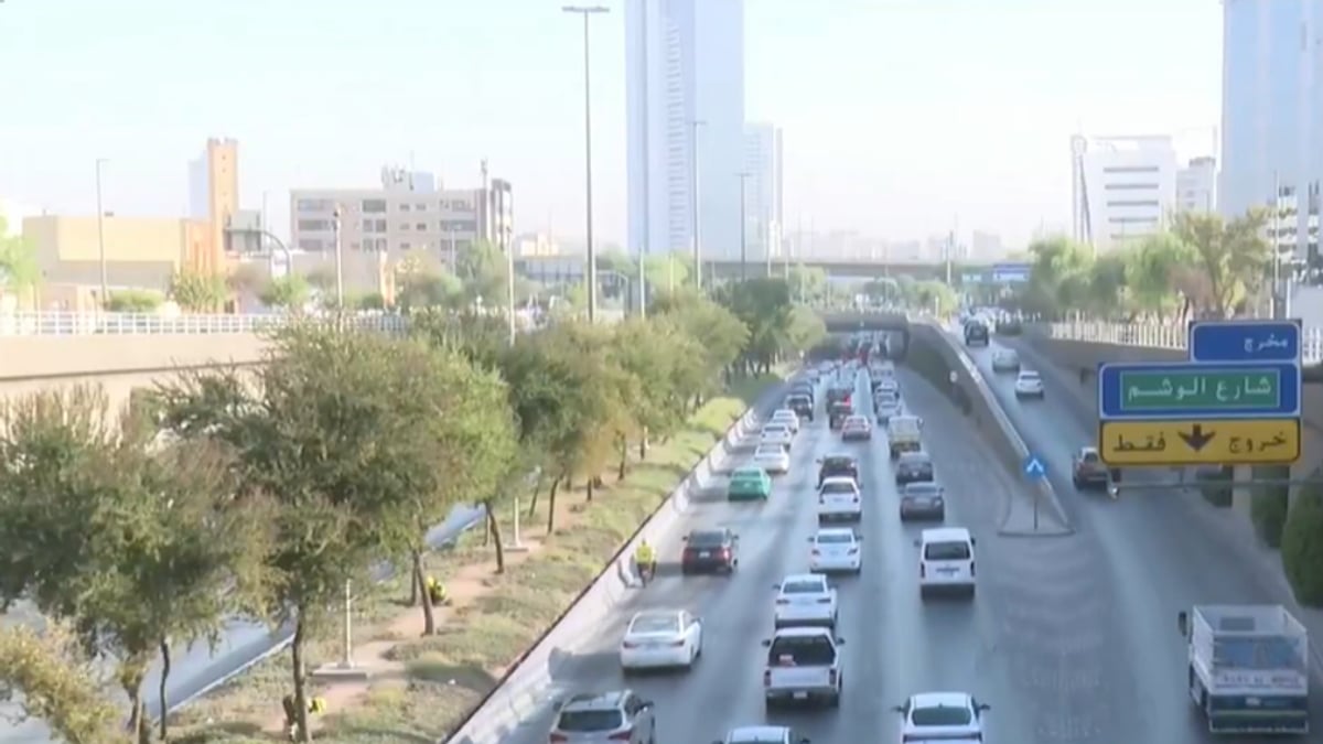 الحركة المرورية تسير بشكل منتظم على طريق الملك فهد بالرياض