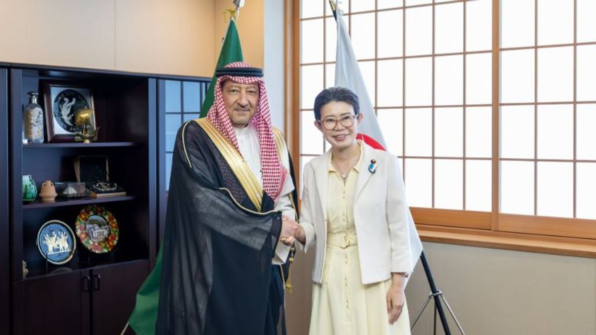 الخريجي يناقش تعزيز العلاقات الثنائية مع اليابان