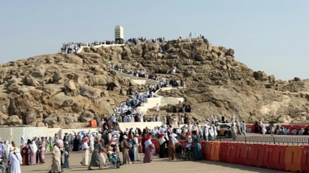 «الشؤون الإسلامية» تعزز التوعية والإرشاد لزوار جبل الرحمة في عرفات